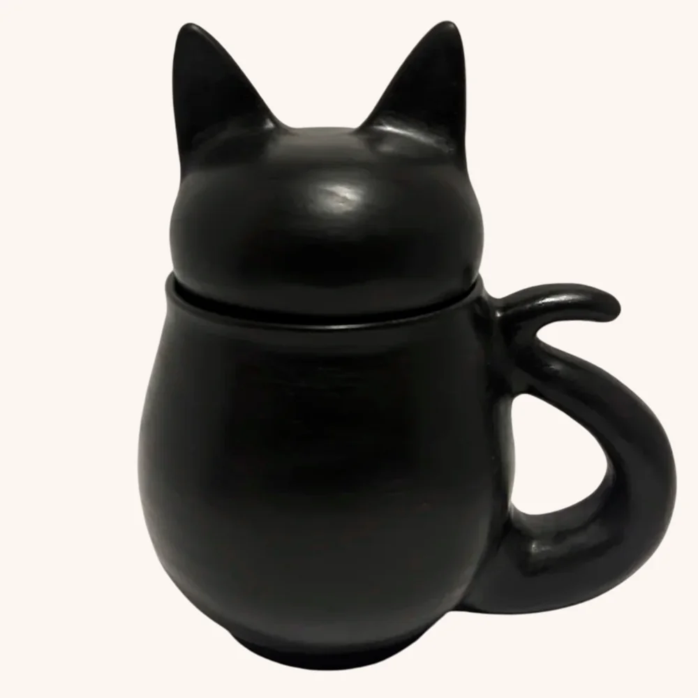 Gato-Negro-Espalda.webp Michi Taza Negra con Carita Feliz - Imagen 3